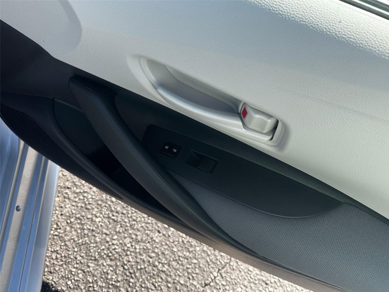 2025 Toyota Corolla LE photo 25