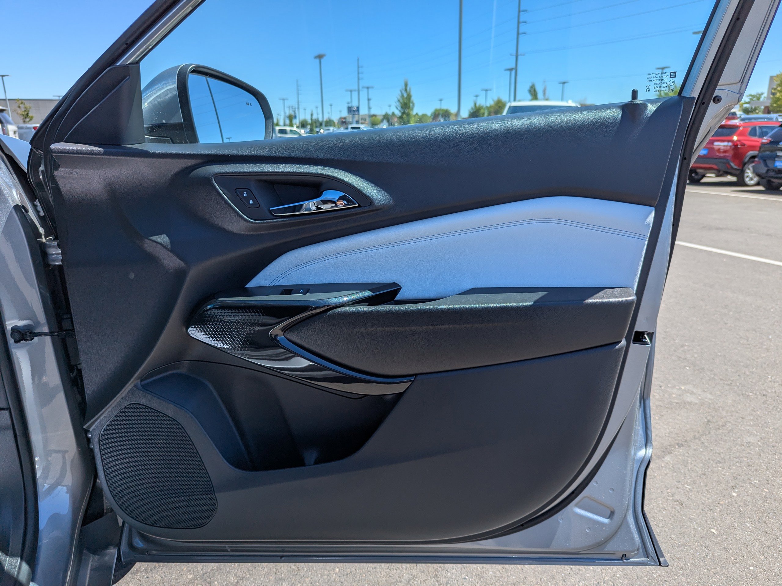 2025 Chevrolet Trax LT photo 33