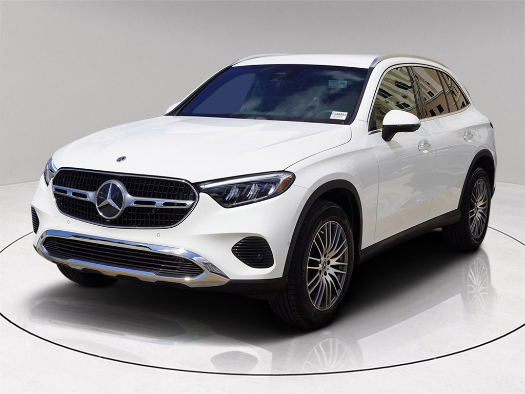 2025 Mercedes Benz GLC 300 photo 3