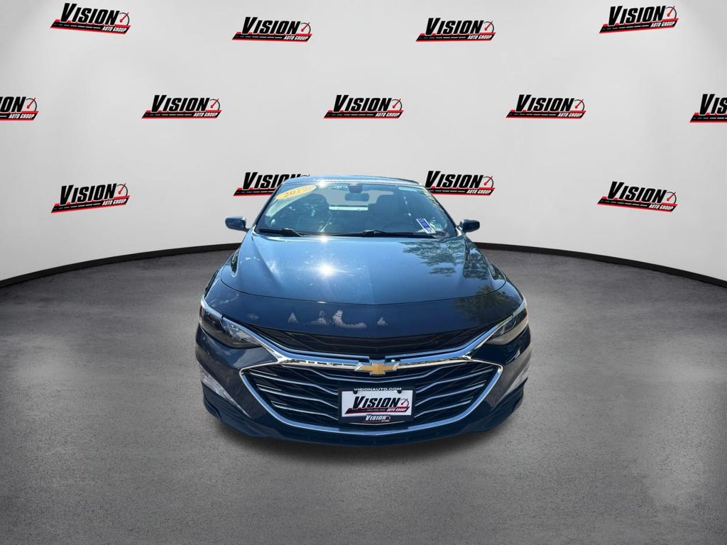 2019 Chevrolet Malibu 1LT photo 2