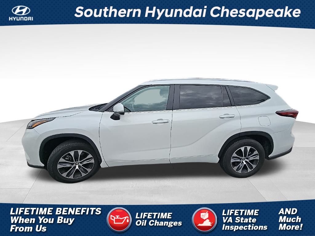 2024 Toyota Highlander XLE's photo