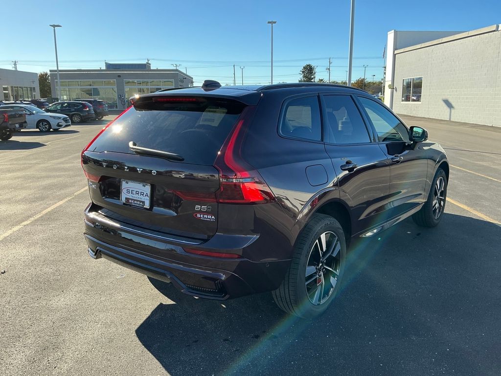 2026 Volvo XC60 B5 Plus photo 3