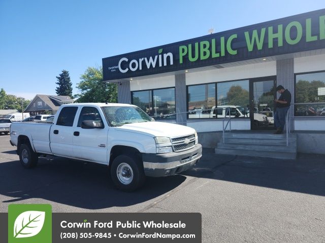 Used 2005 White Chevrolet LT image 1