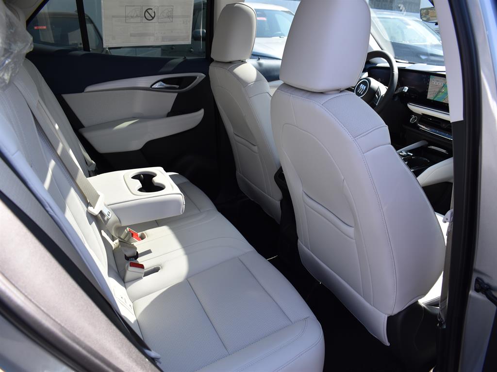 2025 Buick Envision Avenir photo 4