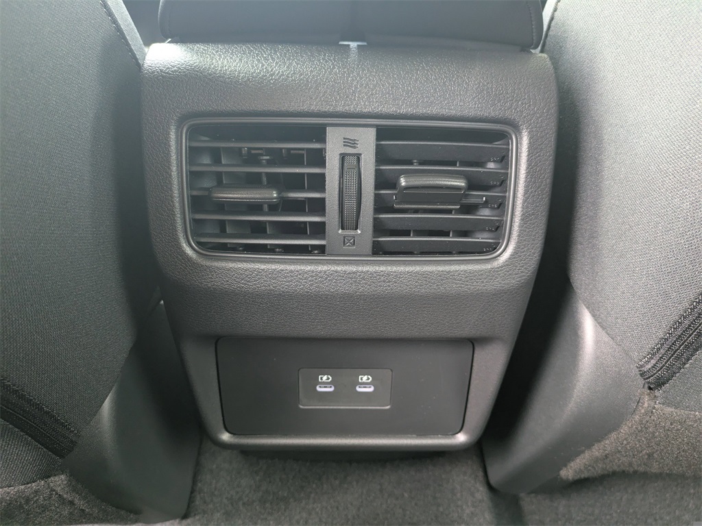 2025 Nissan Rogue SV photo 13