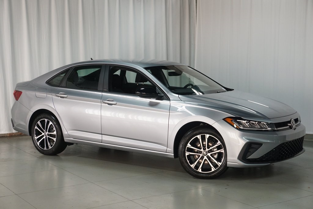 2025 Volkswagen Jetta 1.5T Sport photo 3