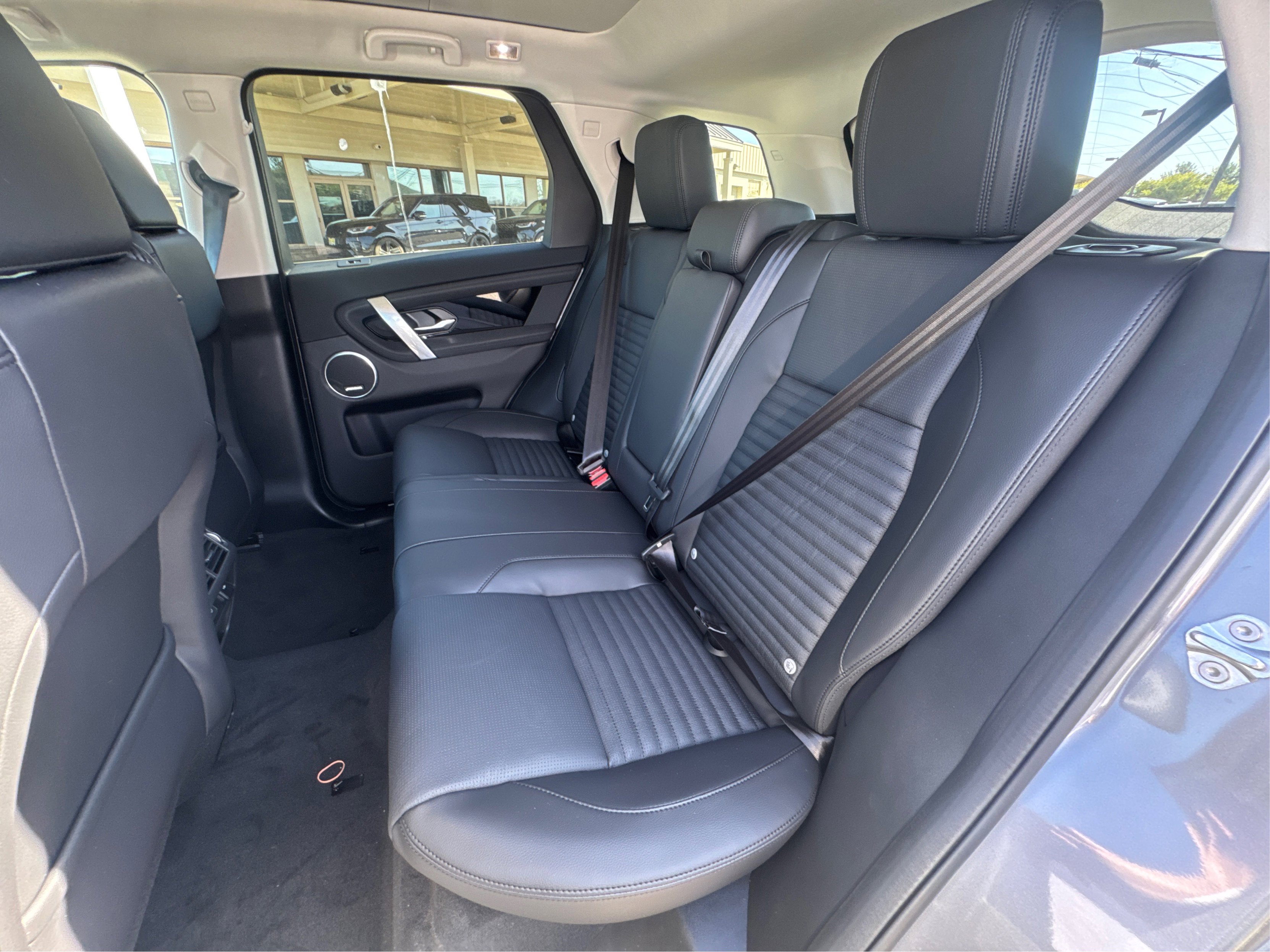 2025 Land Rover Discovery Sport S photo 10