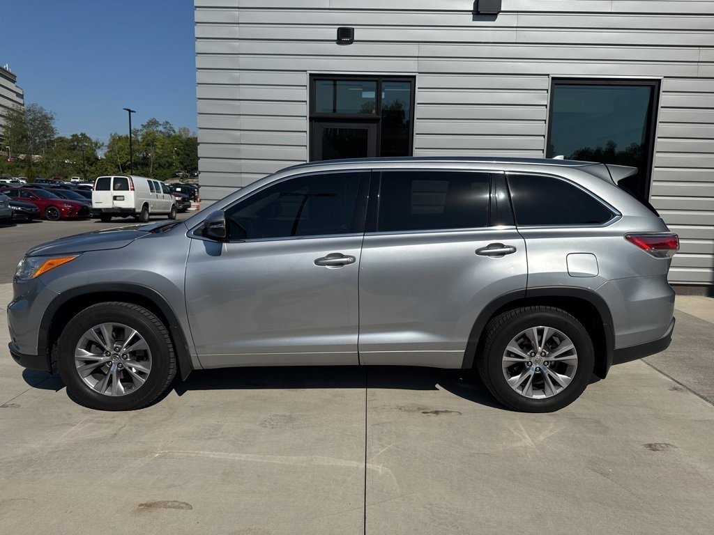 2014 Toyota Highlander XLE photo 2