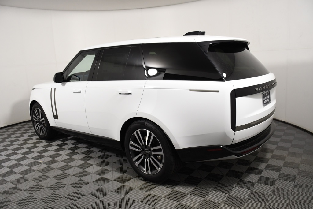 2025 Land Rover Range Rover SE photo 3