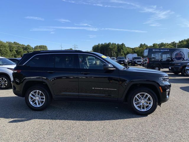 2024 Jeep Grand Cherokee Laredo X photo 2
