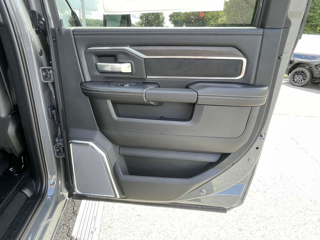 2025 Ram 2500 Laramie photo 17