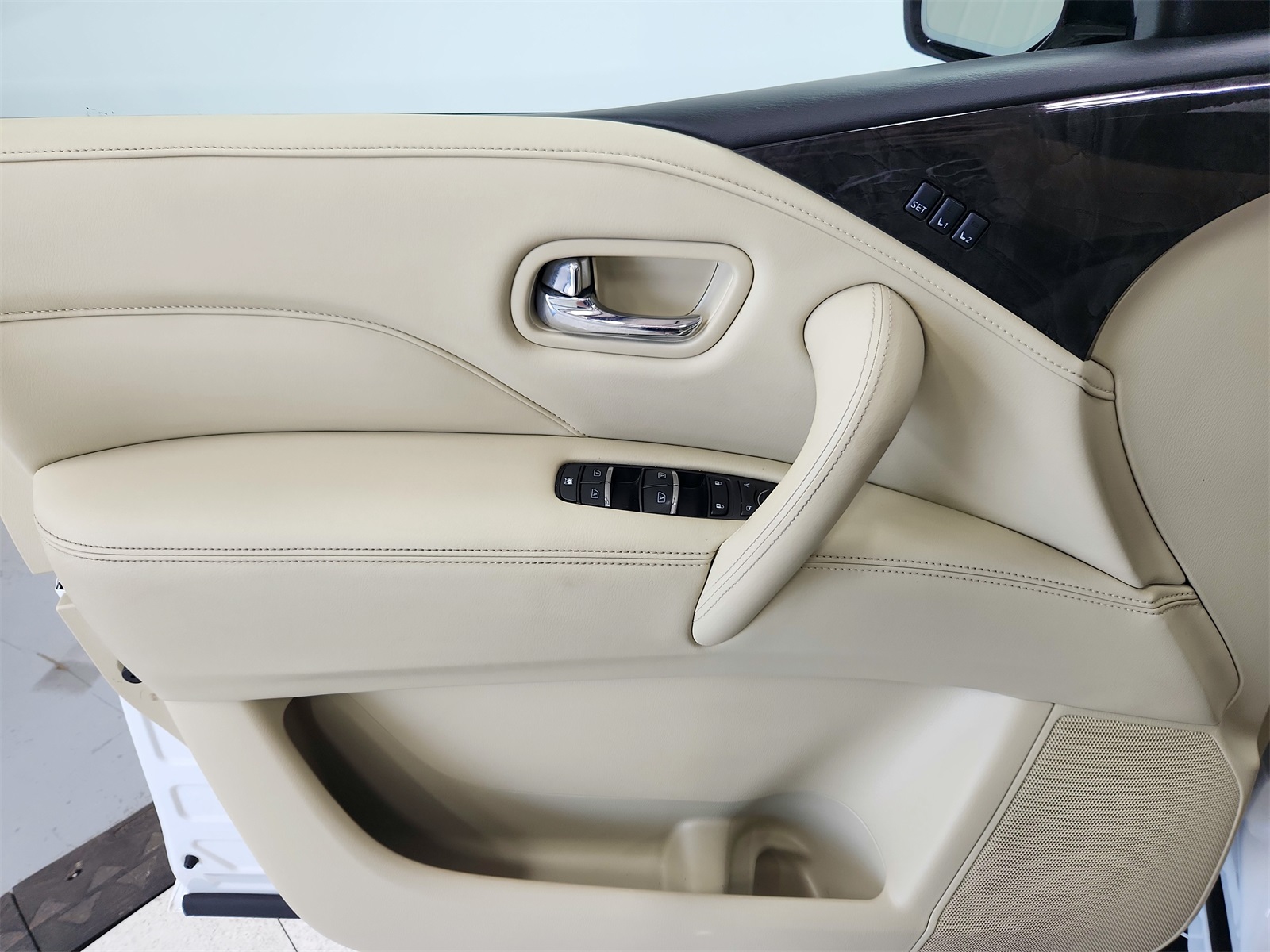2023 Infiniti QX80 Luxe photo 31