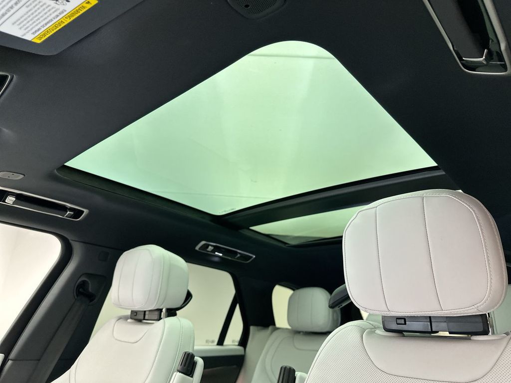 2025 Land Rover Range Rover Sport SE photo 11