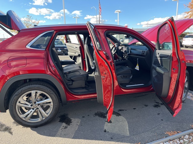 2024 Volkswagen Atlas Cross Sport SEL R-Line photo 30