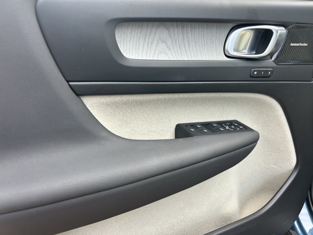 2024 Volvo XC40 Plus photo 27
