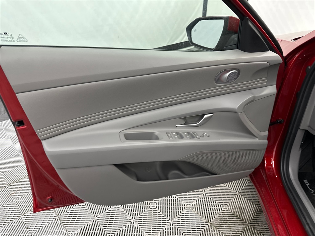 2025 Hyundai Elantra SEL Convenience photo 10
