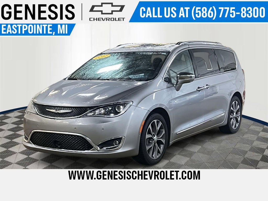 2017 Chrysler Pacifica Limited's photo
