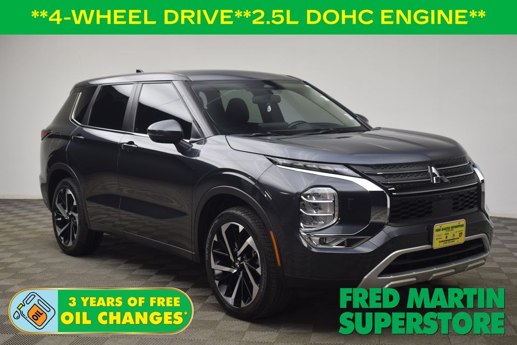 2024 Mitsubishi Outlander SE's photo