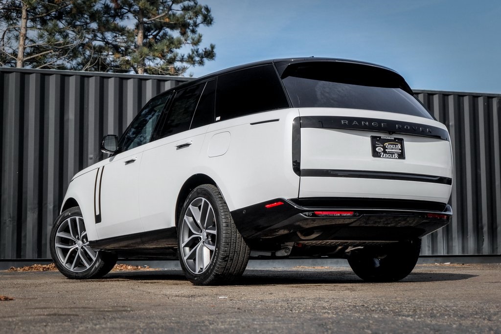 2025 Land Rover Range Rover SE photo 2