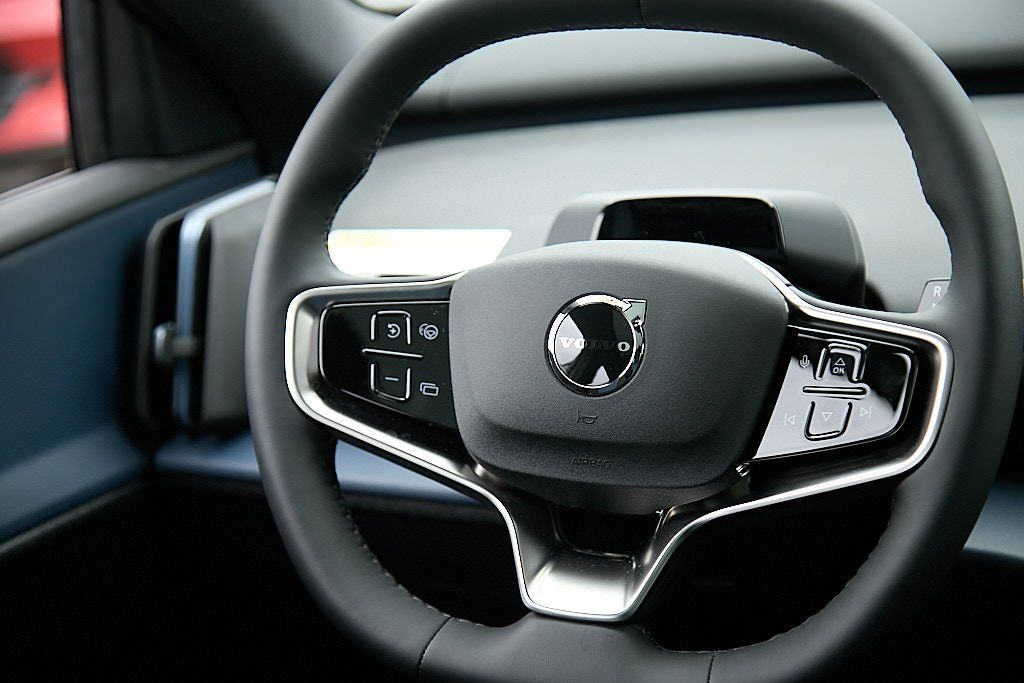 2026 VOLVO EX30 - Image 23