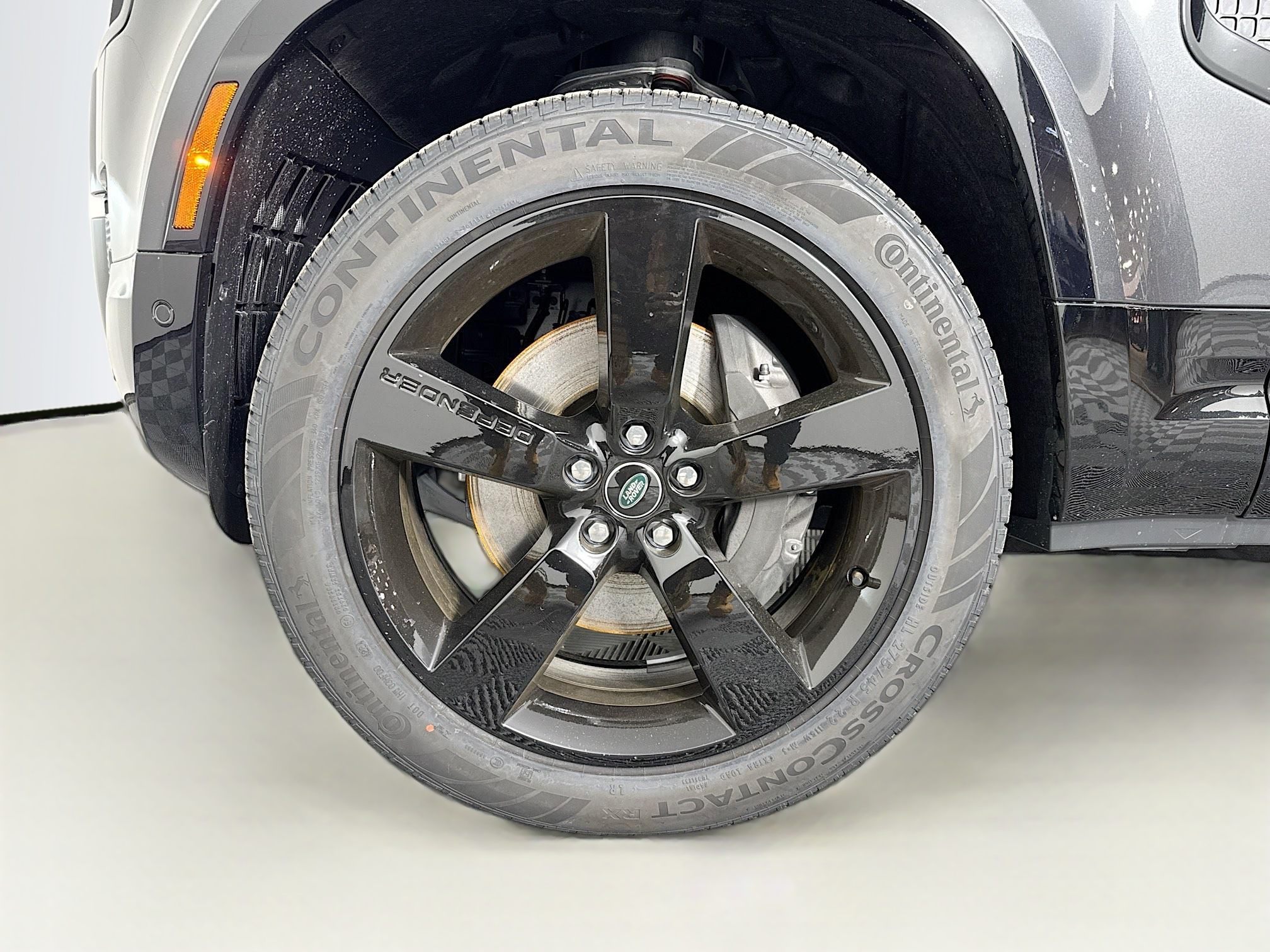 2025 Land Rover Defender 110 X-Dynamic SE photo 18