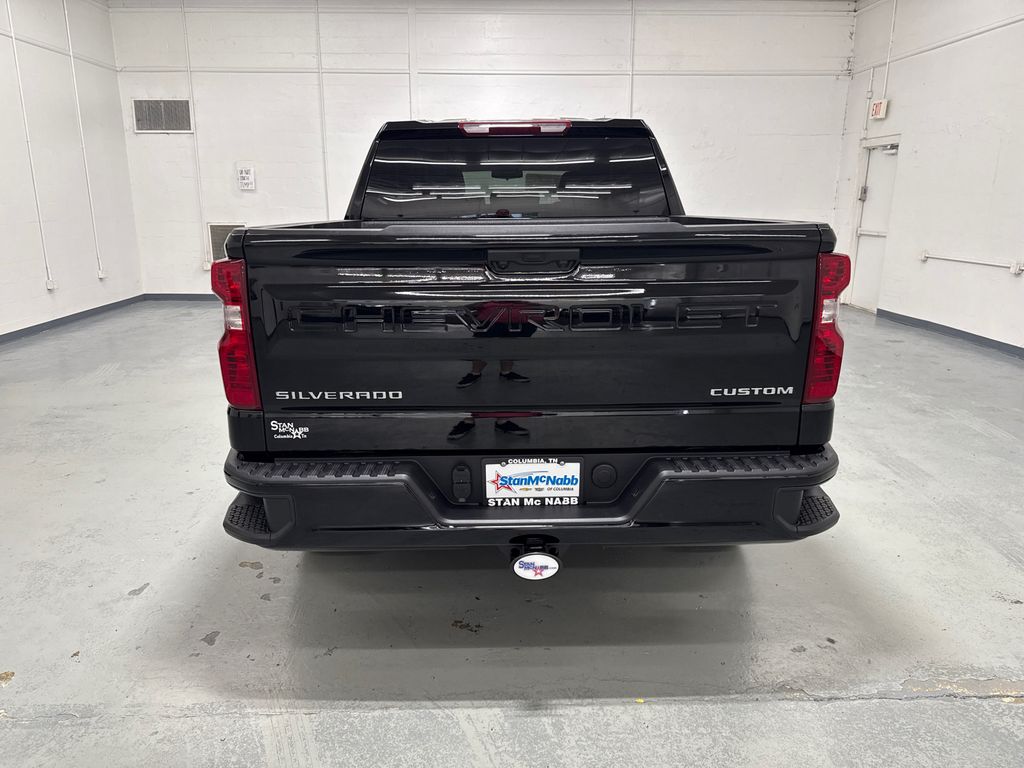 2025 Chevrolet Silverado 1500 Custom photo 4