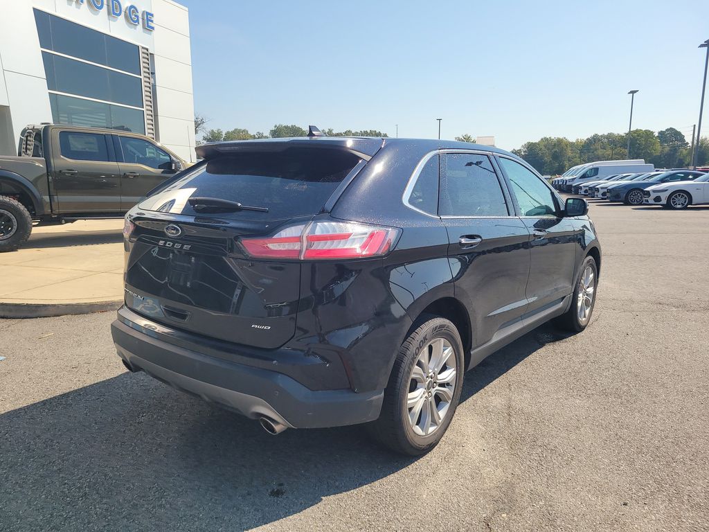 2024 Ford Edge Titanium photo 3