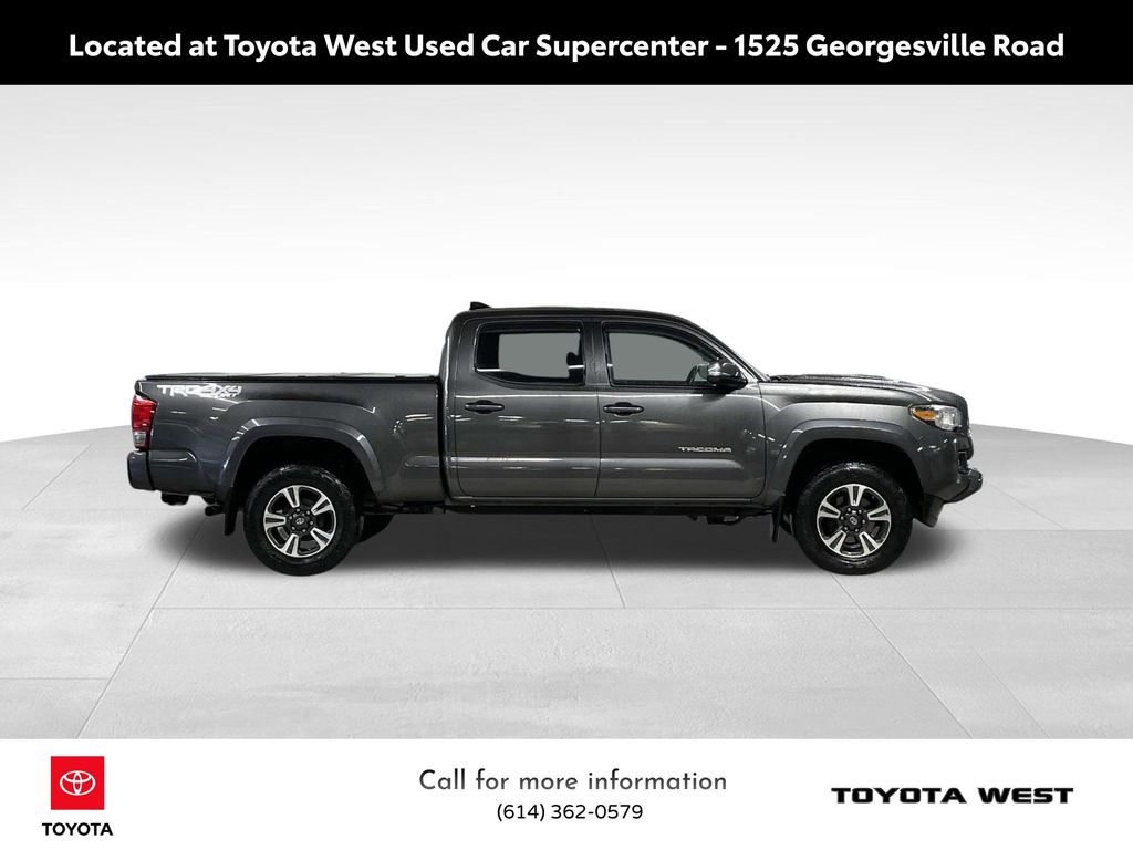 2017 Toyota Tacoma TRD Sport photo 4