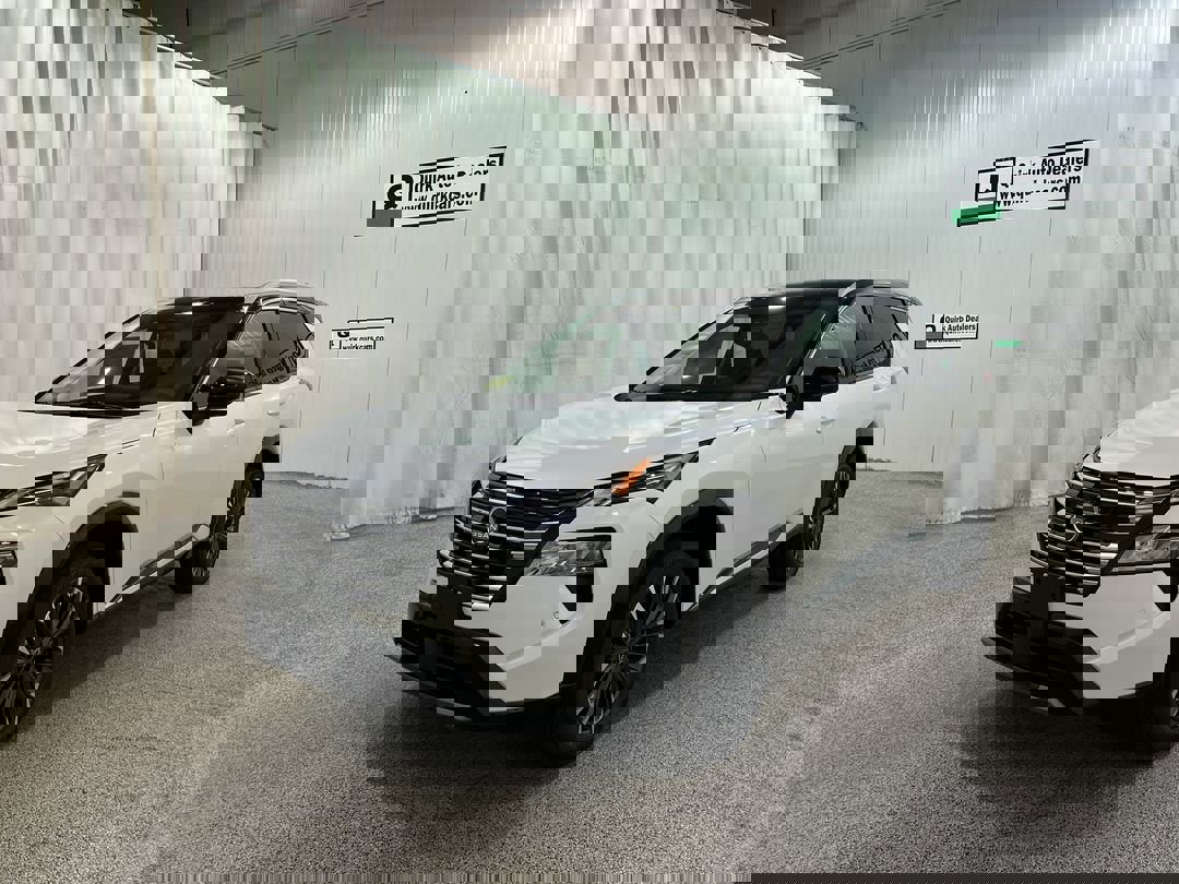 2026 Nissan Rogue Platinum photo 3