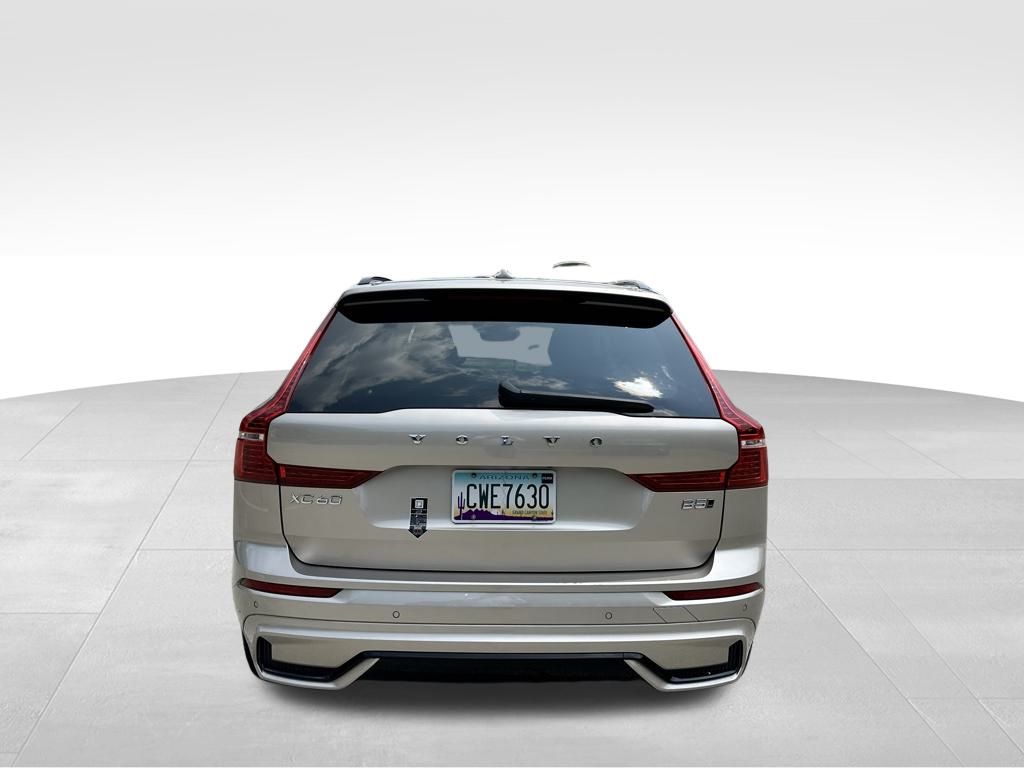 2025 Volvo XC60 B5 Core photo 5
