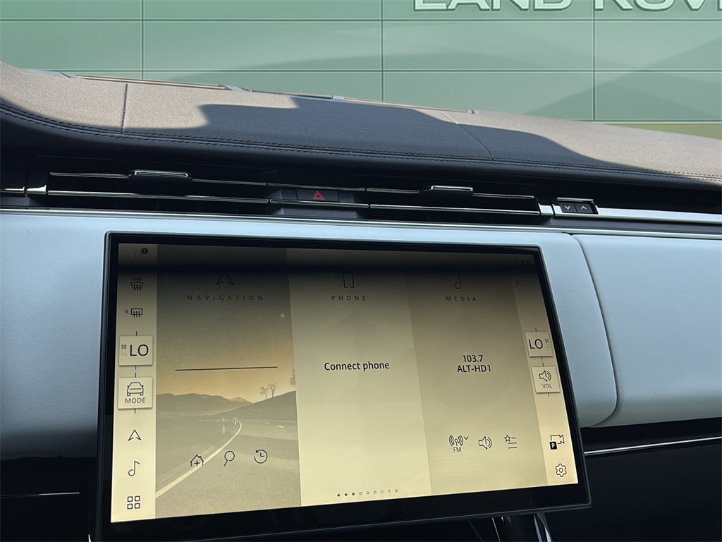 2025 Land Rover Range Rover Sport SE photo 16