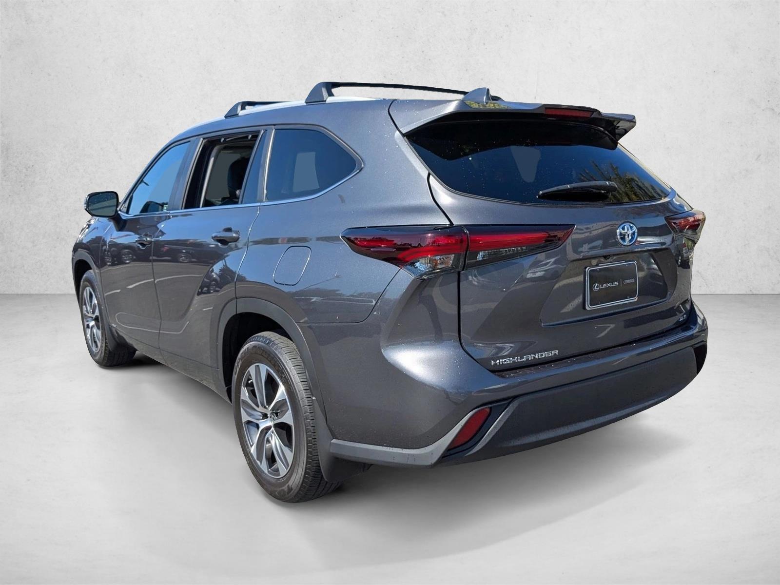 2024 Toyota Highlander Hybrid XLE photo 5