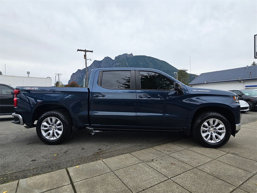 2021 Chevrolet Silverado 1500 LT photo 3