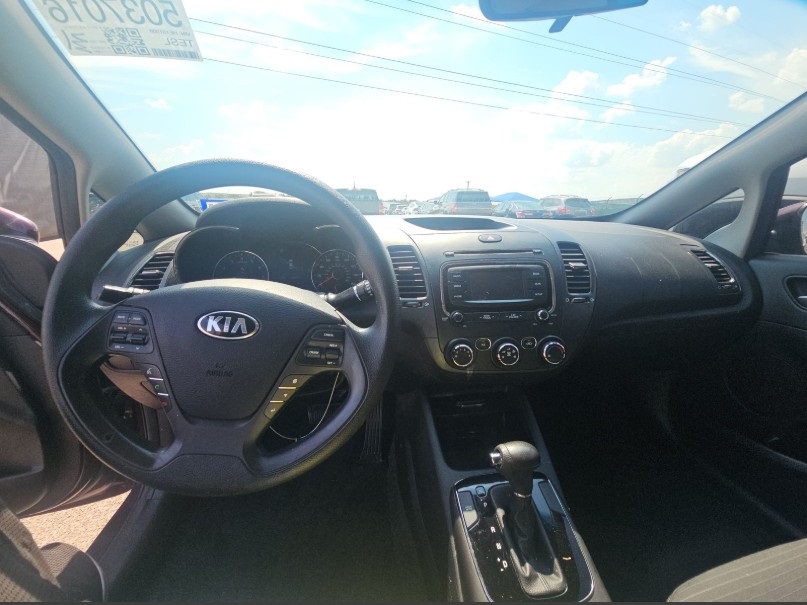 2017 Kia Forte LX photo 9