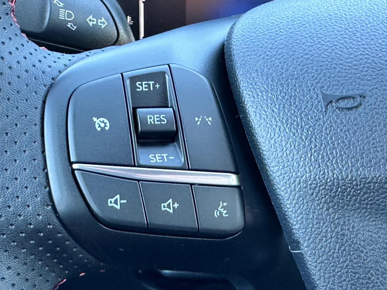 2025 Ford Escape ST-Line photo 8