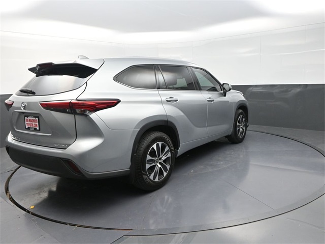 2022 Toyota Highlander XLE photo 6