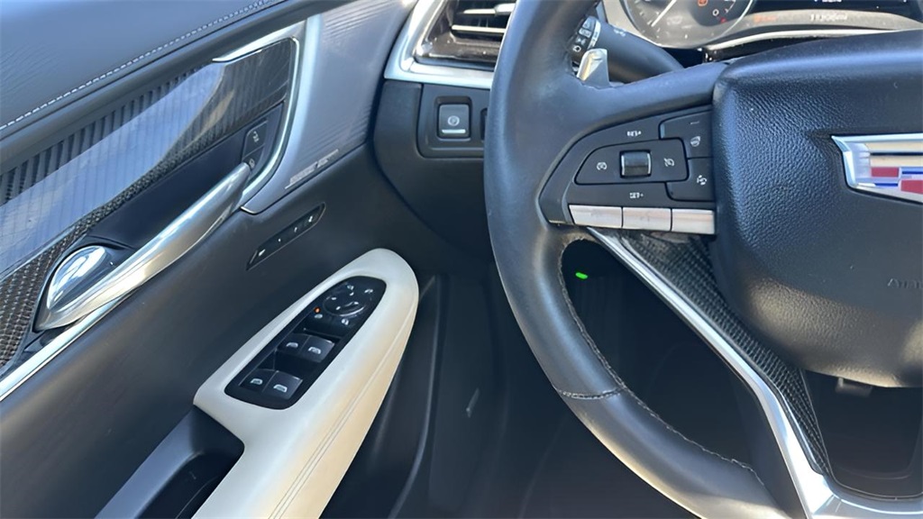 2023 Cadillac XT6 Sport photo 5