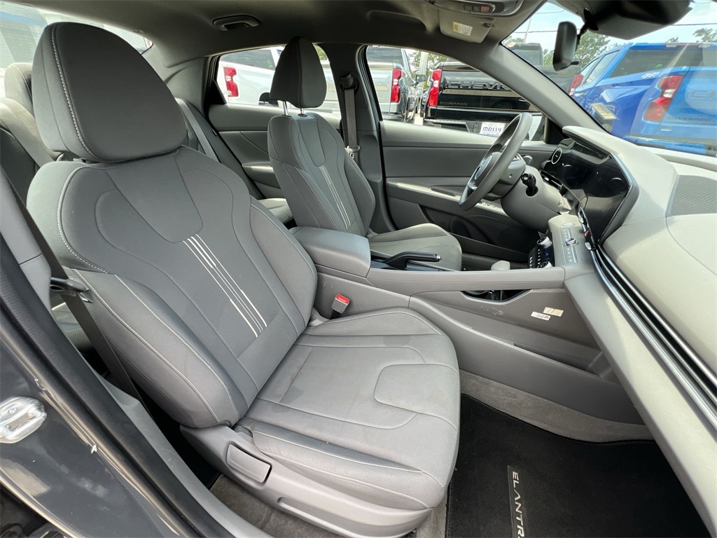 2024 Hyundai Elantra SEL photo 33