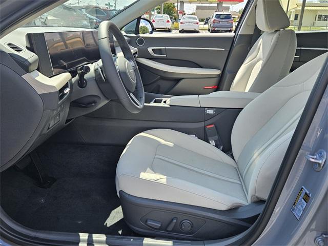 2025 Hyundai Sonata Hybrid SEL photo 4