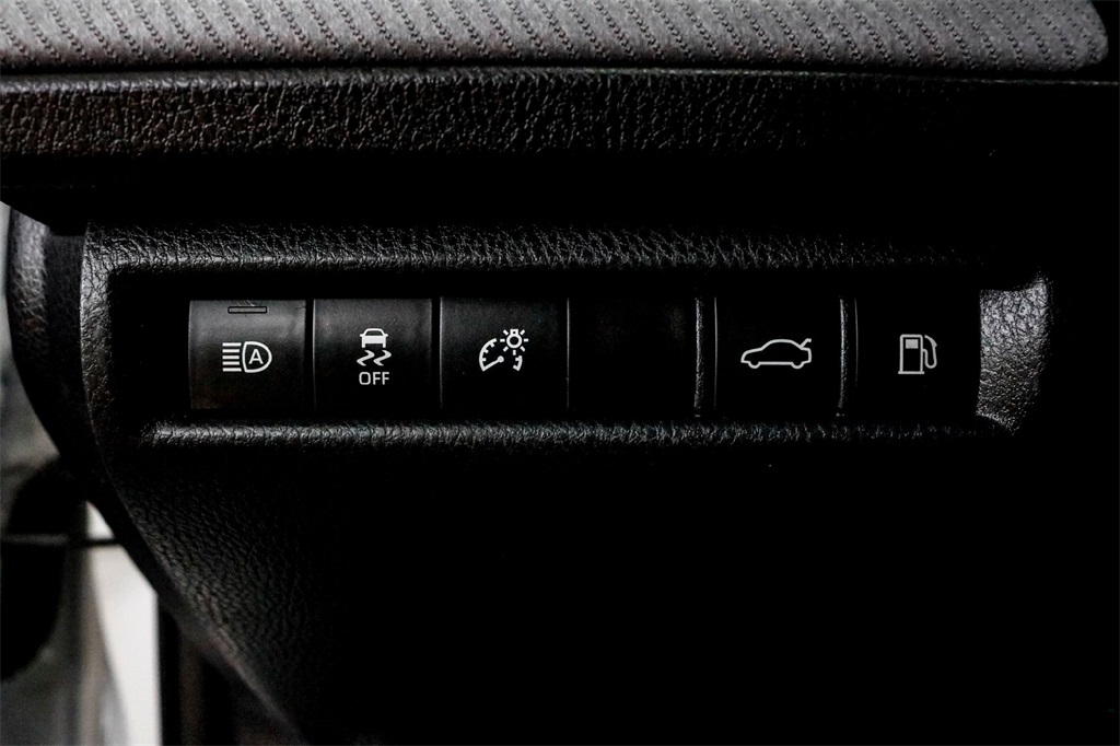 2025 Toyota Camry LE photo 13