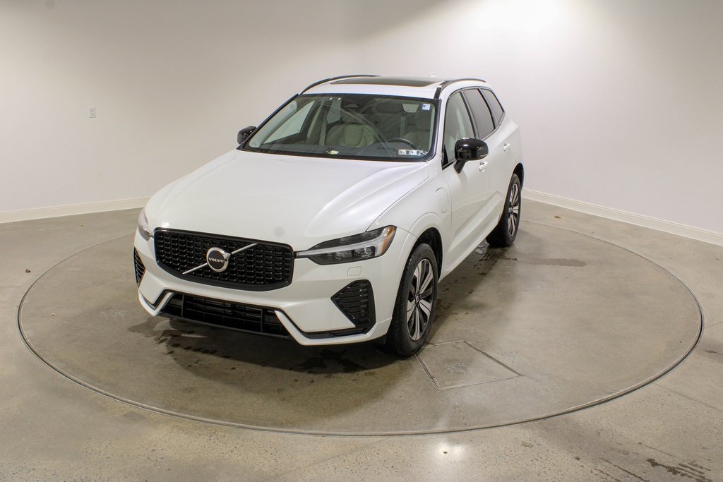 2025 Volvo XC60 Core's photo