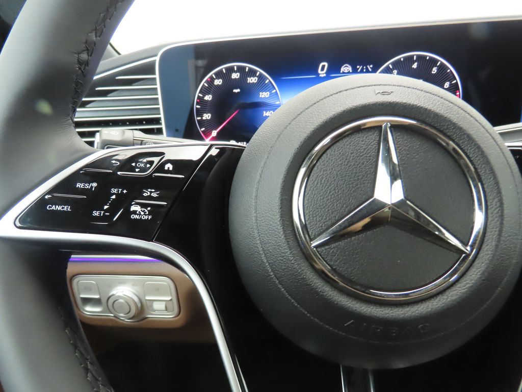 2025 Mercedes Benz GLS 450 4MATIC photo 11