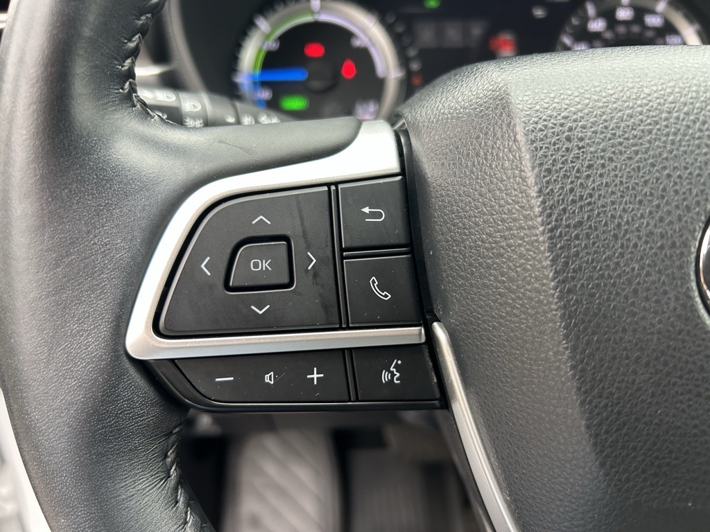 2023 Toyota Highlander Hybrid LE photo 8