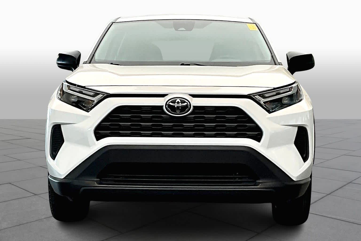 2024 Toyota RAV4 LE photo 3