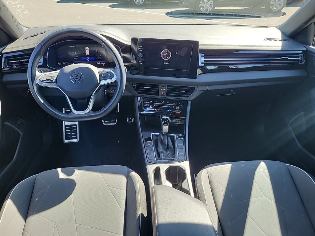 2025 Volkswagen Jetta 1.5T Sport photo 2