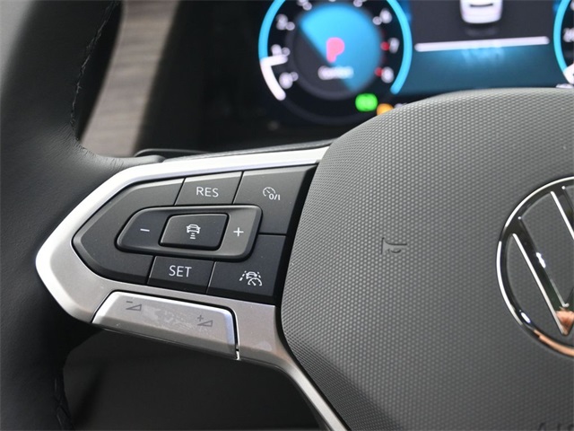 2025 Volkswagen Atlas SEL Premium R-Line photo 2