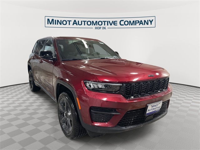 2025 Jeep Grand Cherokee Altitude's photo