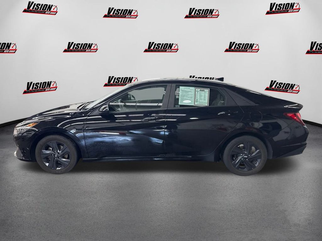 2022 Hyundai Elantra SEL photo 8