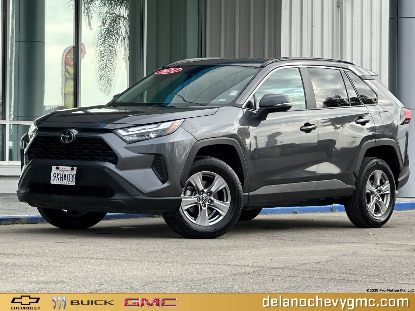 2024 Toyota RAV4 XLE's photo