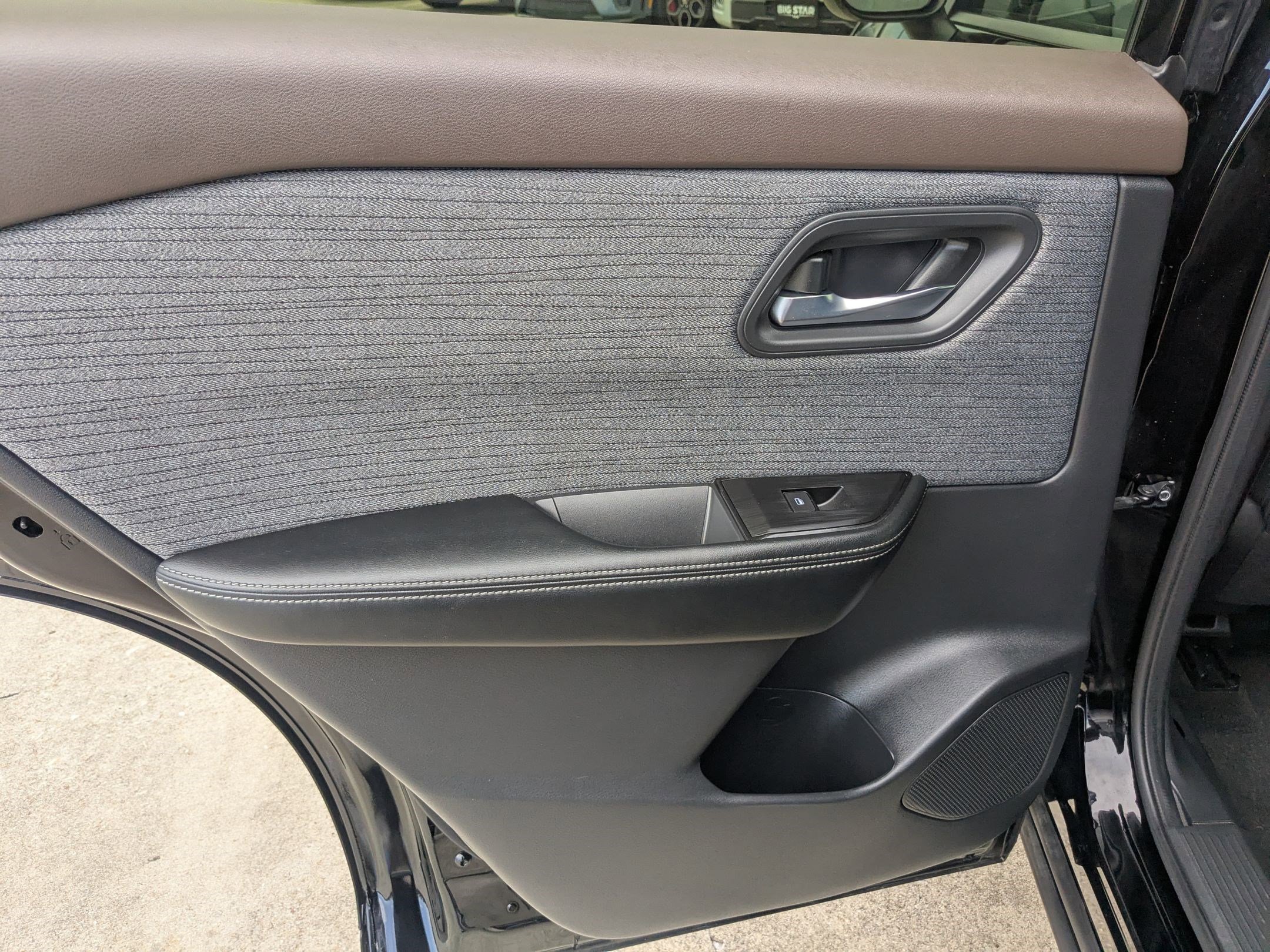 2023 Nissan Rogue SV photo 22